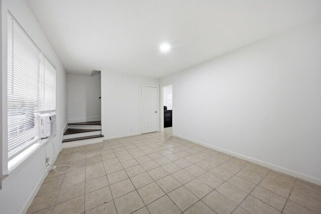 Building Photo - 1228 6th Ave N