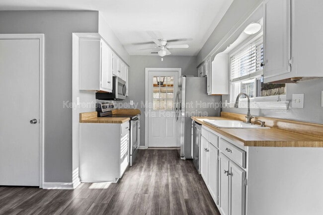 Building Photo - 5408 Chatham Lake Dr