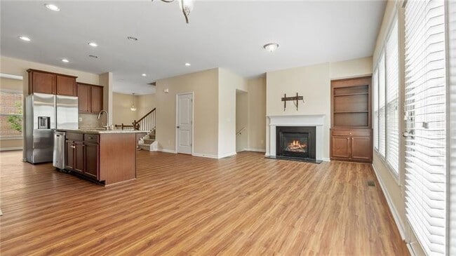 Building Photo - 705 Ayala Pl