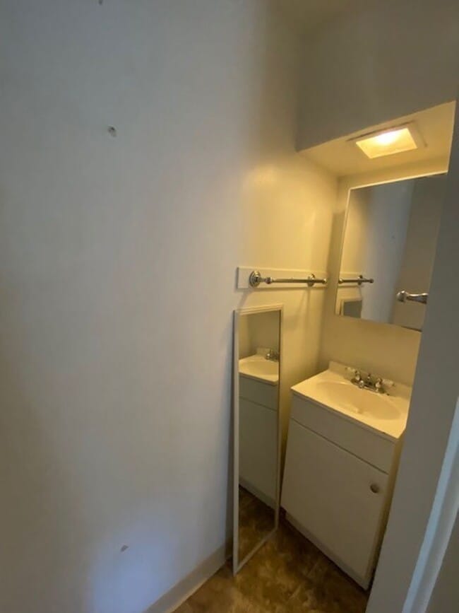 Building Photo - Close to Cal Poly Humboldt, 4/2 house!