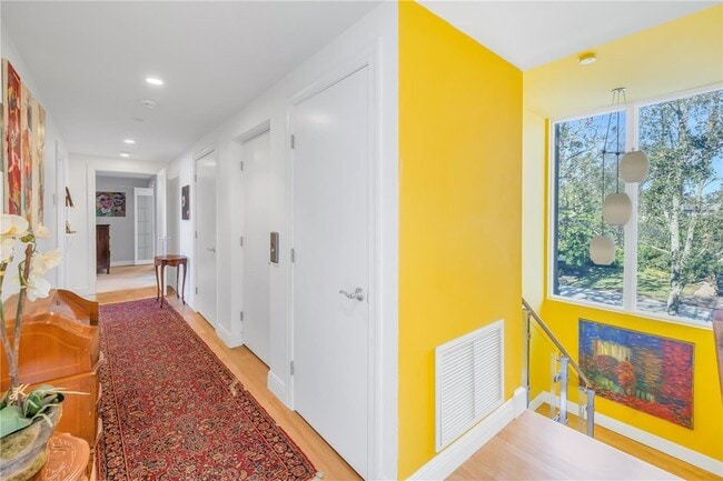 Building Photo - 838 Monterey Blvd NE