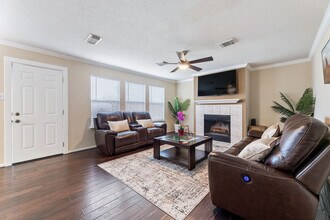 Building Photo - 9835 Golden Prairie Ln