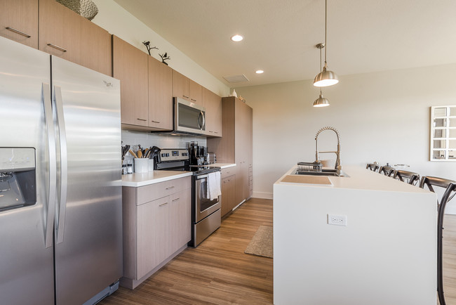 Building Photo - Olympic Townhomes