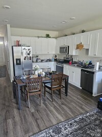 Building Photo - 402 Toledo St