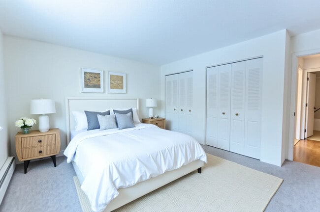 Building Photo - 23 Country Club Dr