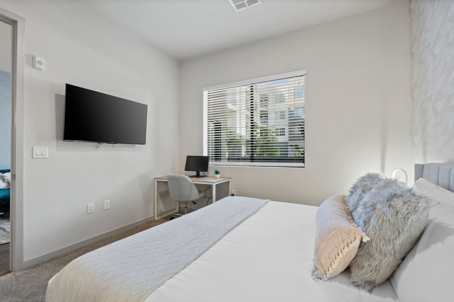 Building Photo - 500 W Broadway Rd