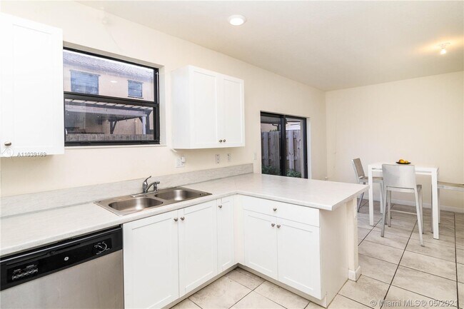 Building Photo - 3376 SE 1st St