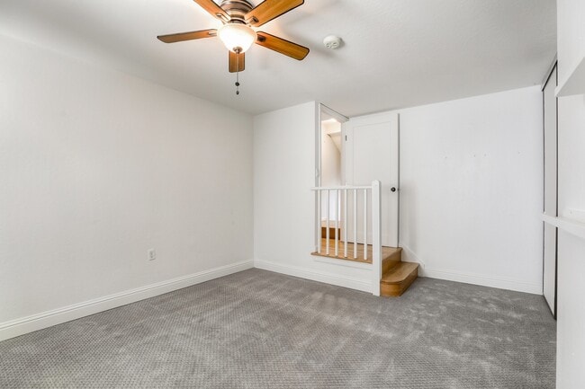 Building Photo - Charming 3 Bedroom and 2 Bath Home in Glen...