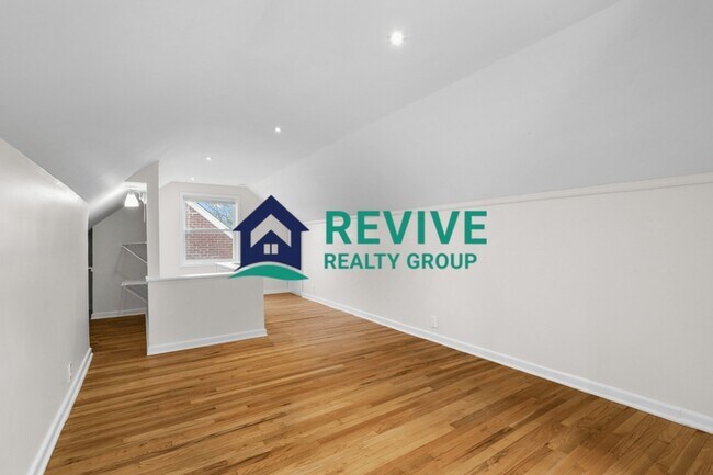 Building Photo - 9725 Fox Ave