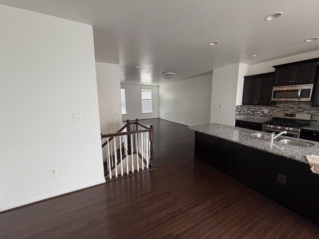 Building Photo - 6517 Newton Dr