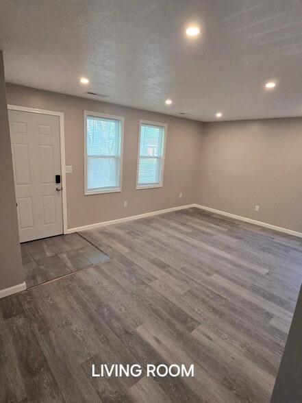 Building Photo - 2028 W Forest Dr