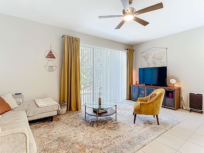 Building Photo - 10525 Oakside Dr