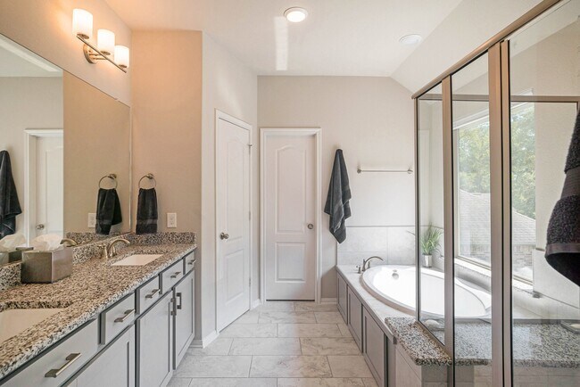 Building Photo - 206 Liatris Ct
