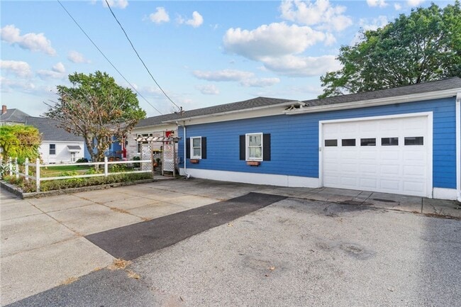 Building Photo - 45-47 Clym Street