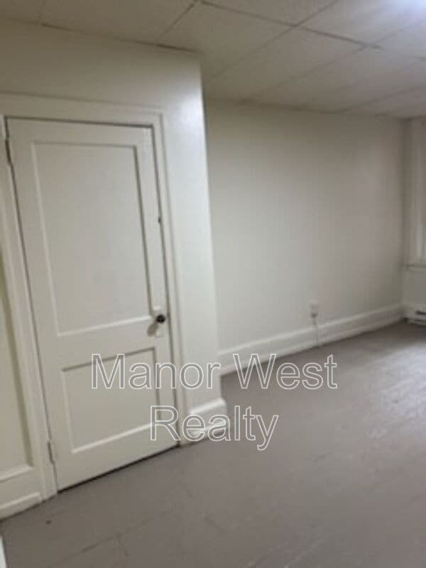 Building Photo - 207 W Market St