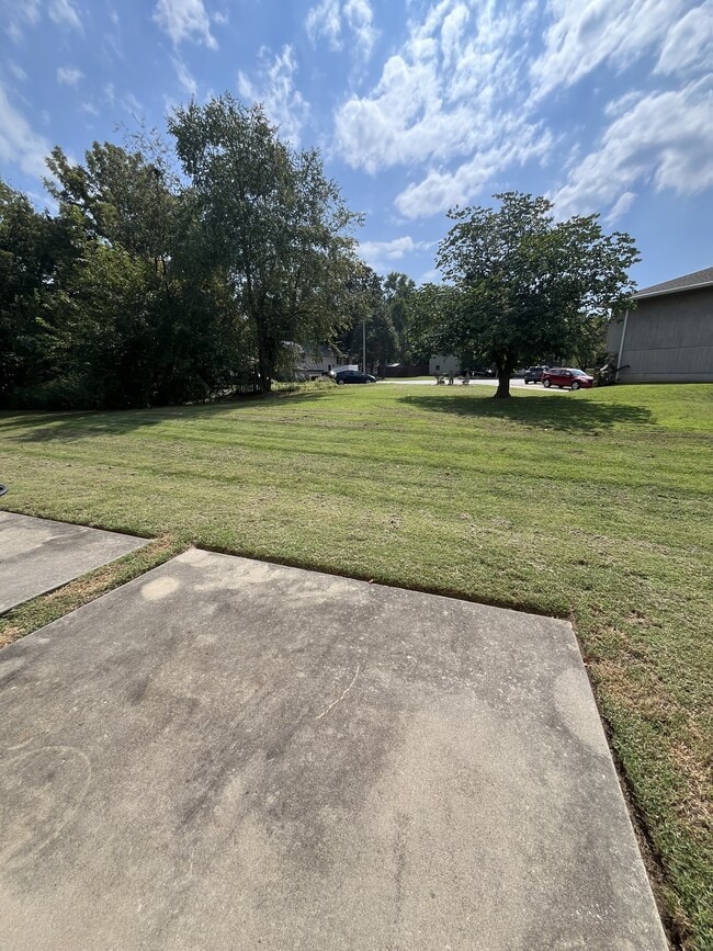 Building Photo - 806 Foster Ln