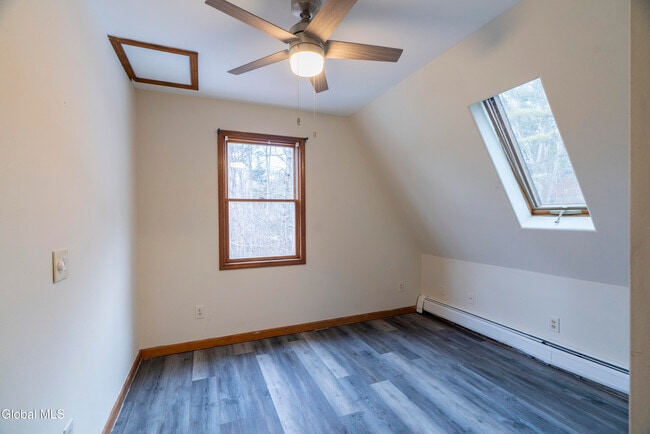 Building Photo - 4 Easy St