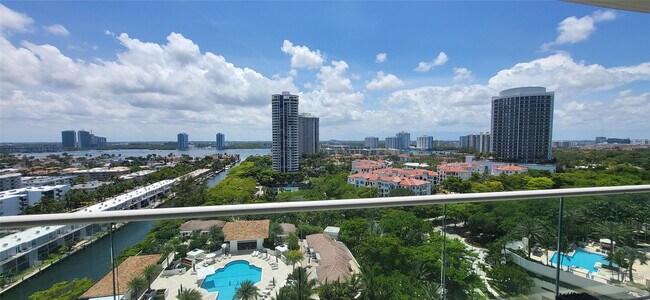 Building Photo - 2600 Island Blvd