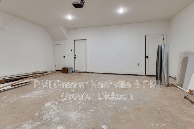 Building Photo - 537 Midnight Wy