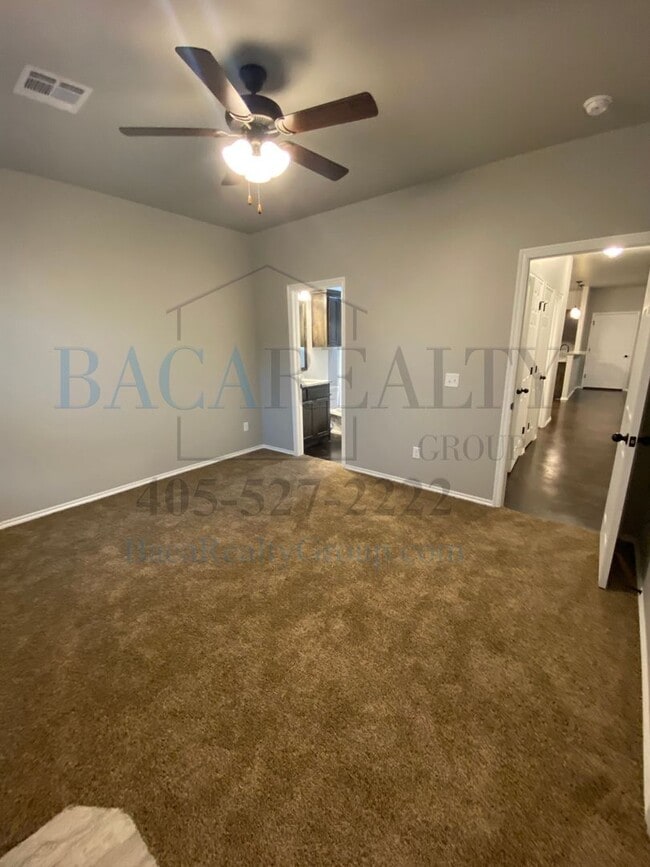 Building Photo - 3br 2ba duplex with 2 car garage!