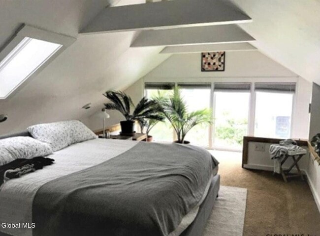 Building Photo - 586 N Broadway