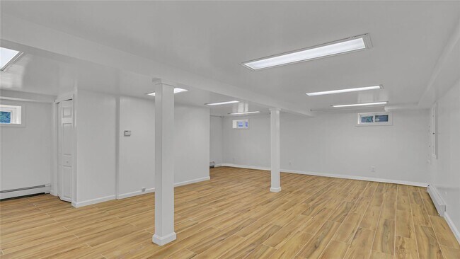 Building Photo - 136 Lee Rd