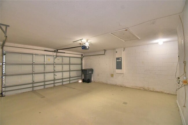 Building Photo - 223 Grouper Ct