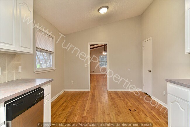 Building Photo - 4000 Williamsburg Dr, Columbia, SC 29203