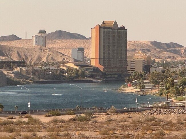 Building Photo - 3BR 3BA Townhome-Best view of the River & Laughlin Casino Skyline