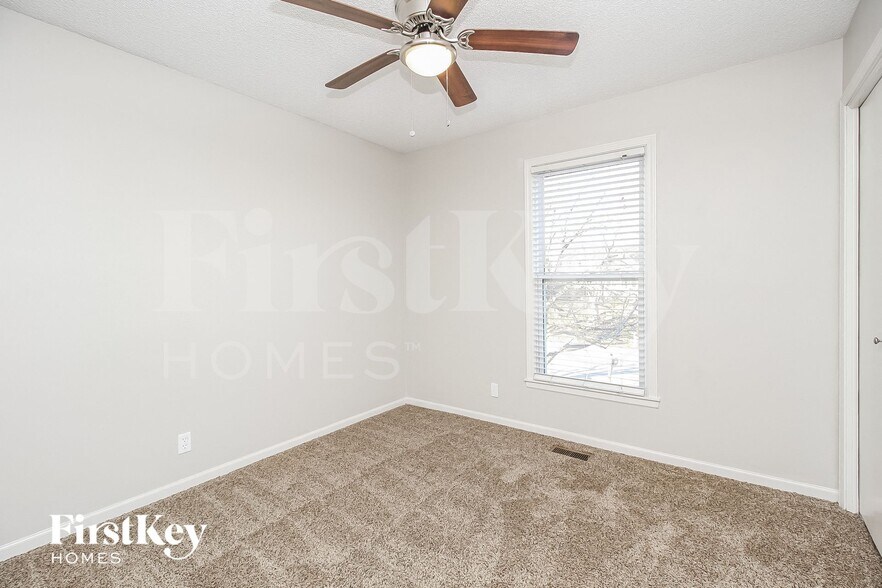 Building Photo - 1715 Regency Dr