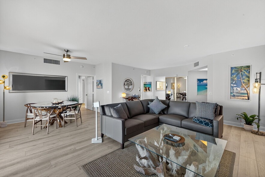 Open floor plan - 1001 Arbor Lake Dr