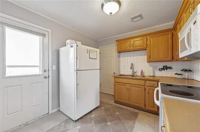 Building Photo - 2101 SW Wall St