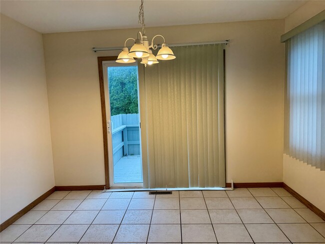 Building Photo - 4032 Canterbury Dr