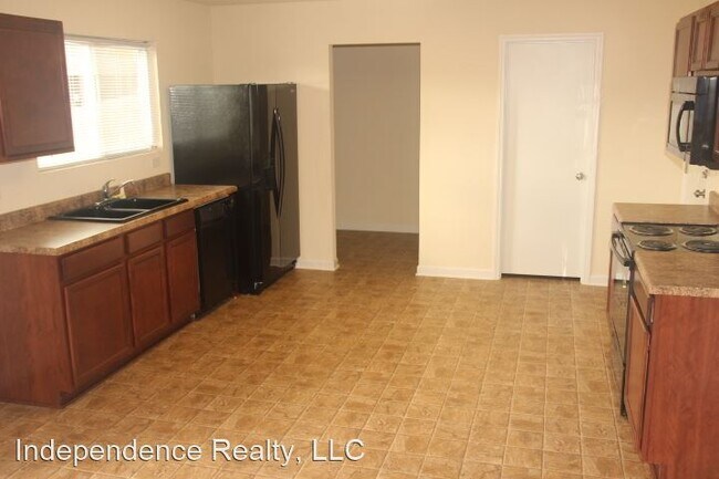 Building Photo - 3 br, 2.5 bath House - 316 Mertle Drive NE