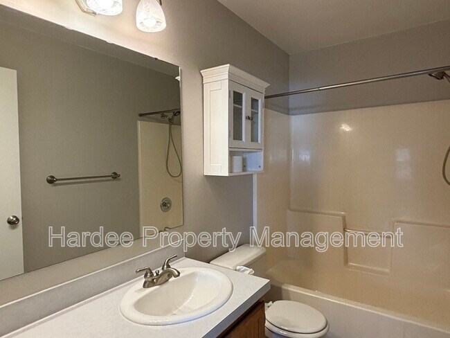 Building Photo - 1362 Pineridge Dr E