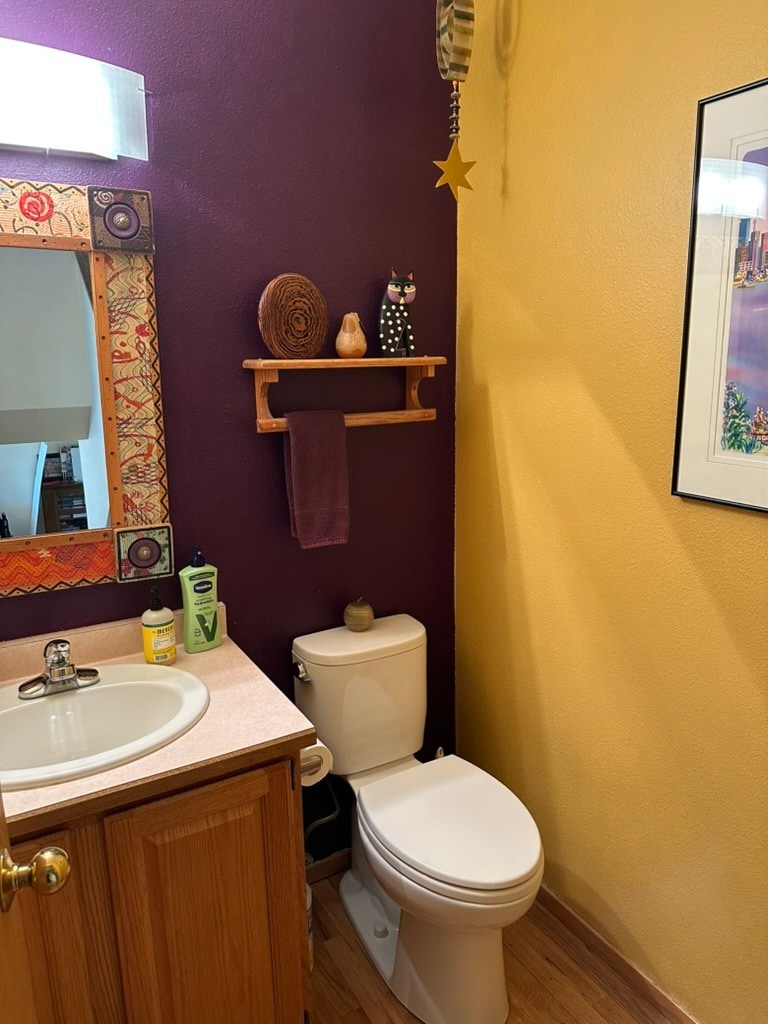 1/2 bath - 6048 Chelsea Manor Ct