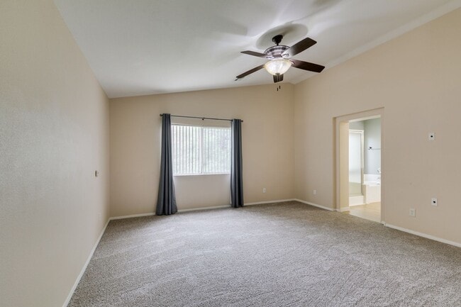 Building Photo - Beautiful 2-story home featuring 4 bedroom...