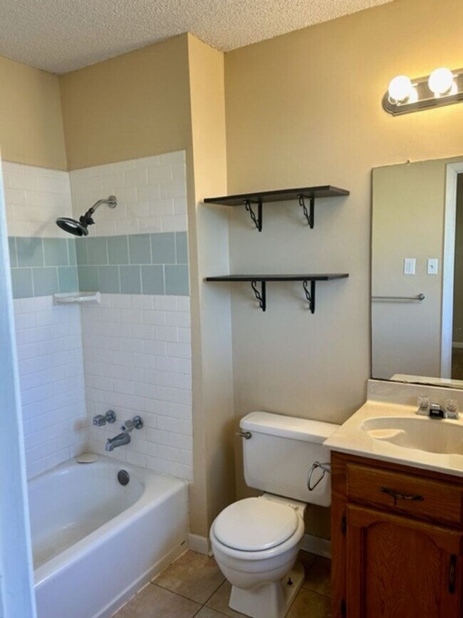 Building Photo - AVAILABLE NOW! *PET FRIENDLY*