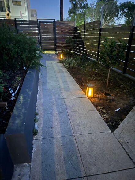 Building Photo - 1819 N Alvarado St