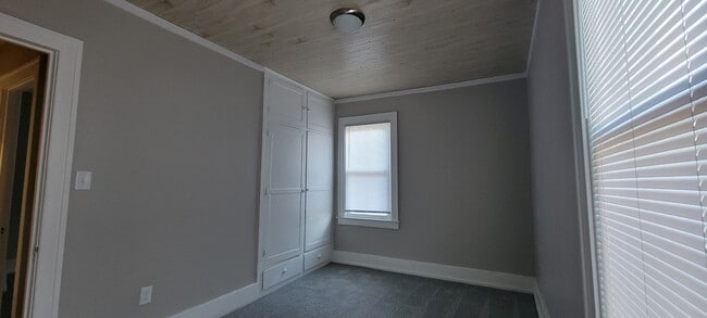 Building Photo - 68 E James St