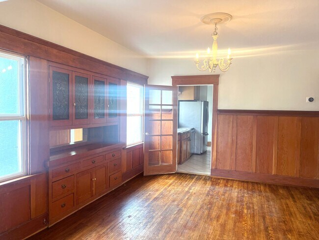 Building Photo - 2422 J St