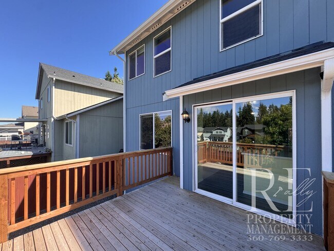 Building Photo - Spacious Bremerton Retreat with Designer Kitchen, Large Fenced Yard & Primary Suite