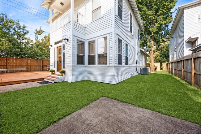 Building Photo - 1847 Cortlandt St