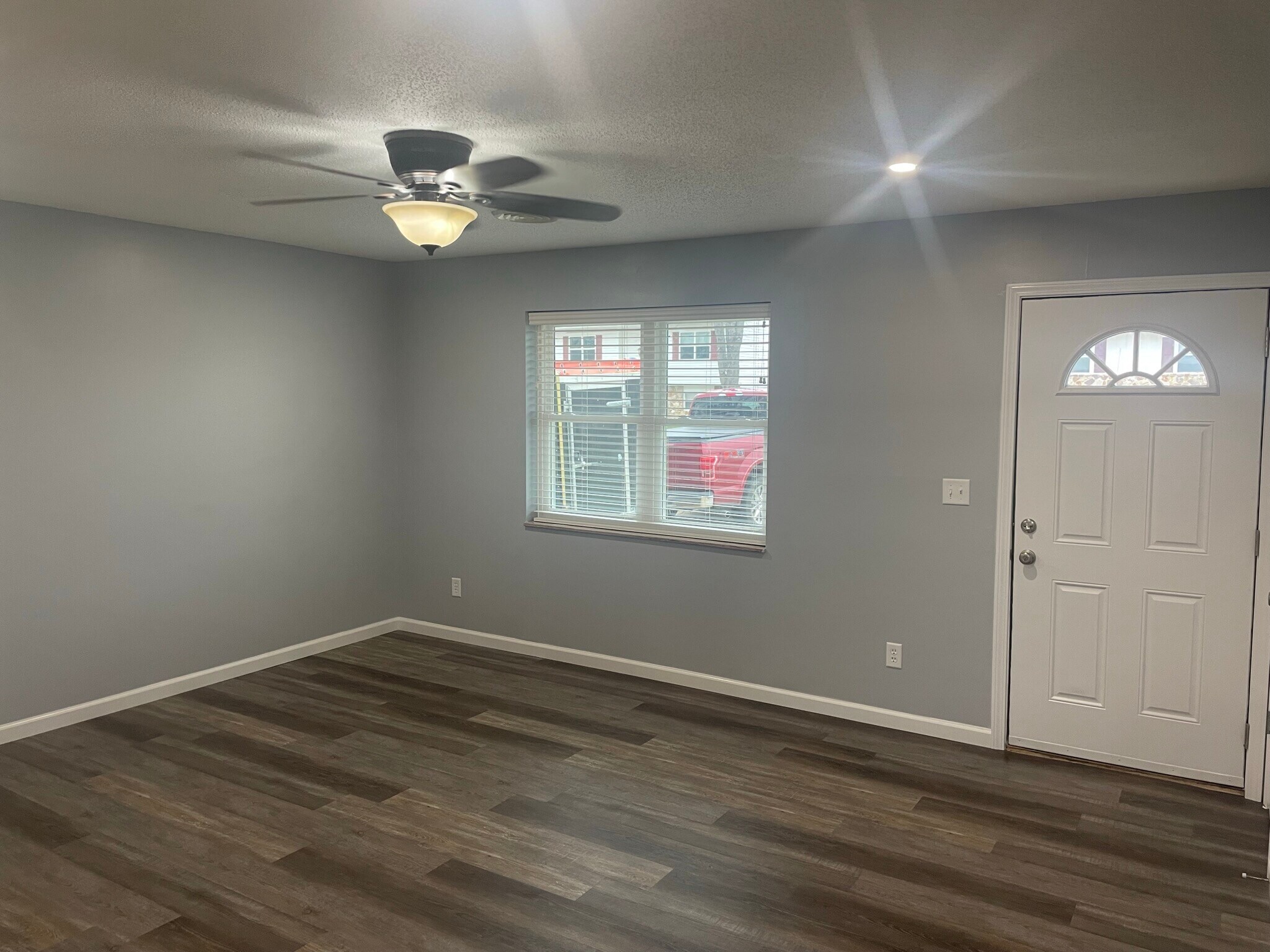 Building Photo - 1812 Briarwood Dr