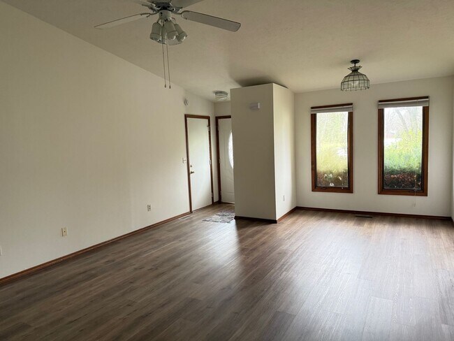 Building Photo - Recently refurbished 3 BR home in Normal