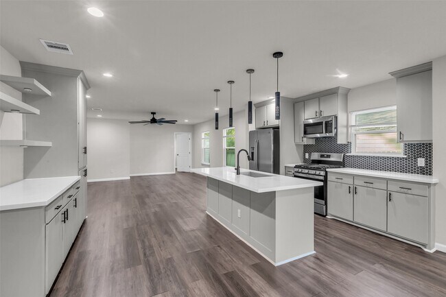 Building Photo - 116 Gans St