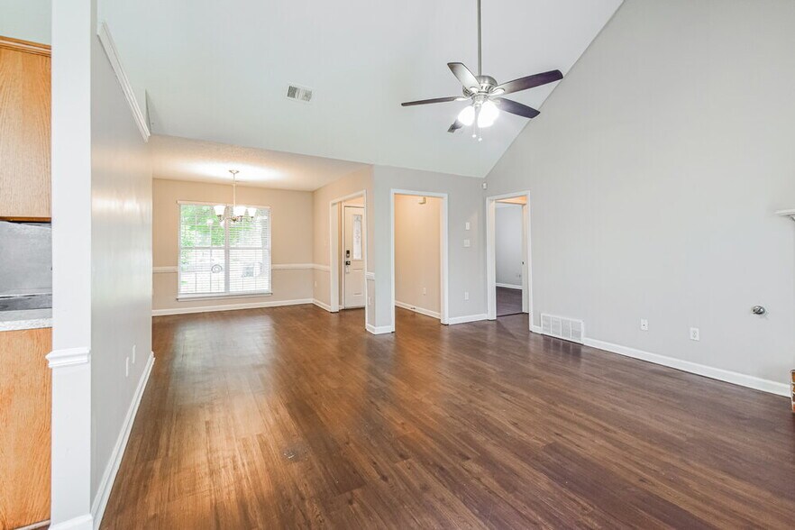 Building Photo - 1865 Winners Cir N