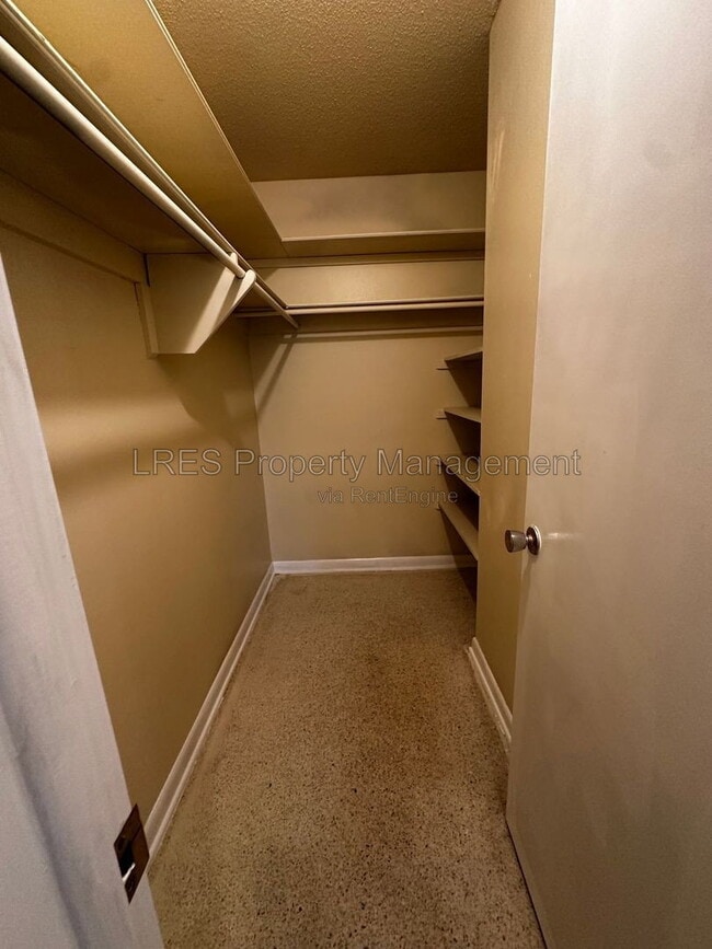 Building Photo - 2719 Merrie Oaks Rd