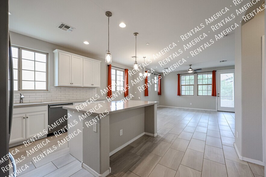 Building Photo - 1701 E Dogwood Ln