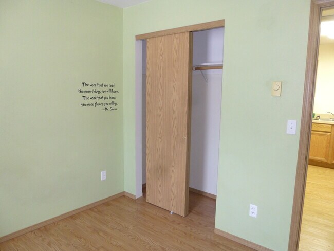 Building Photo - Cute 2 bedroom, two bath condo in Columbia Falls